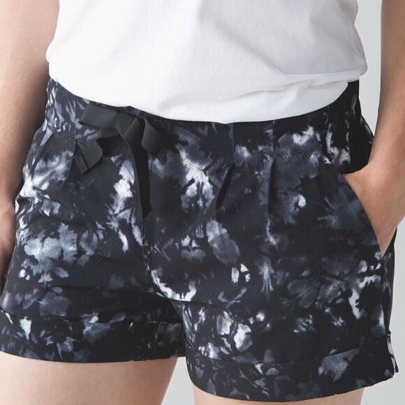Lululemon Spring Break Away Short II - 4 Dusk Dye White Black / Black - Picture 1 of 6